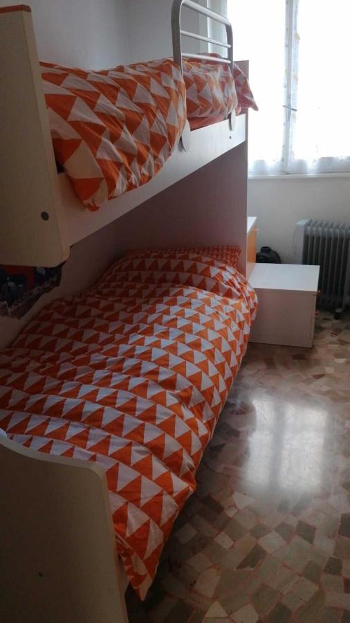 Impeccable 3 Bedroom House Up To 6 People 10 Minutes Away From Duomo * Milano