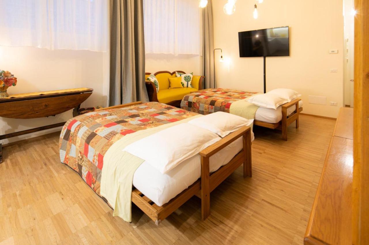 Apartment La Casa Colorata - Flats In - Bocconi Milan