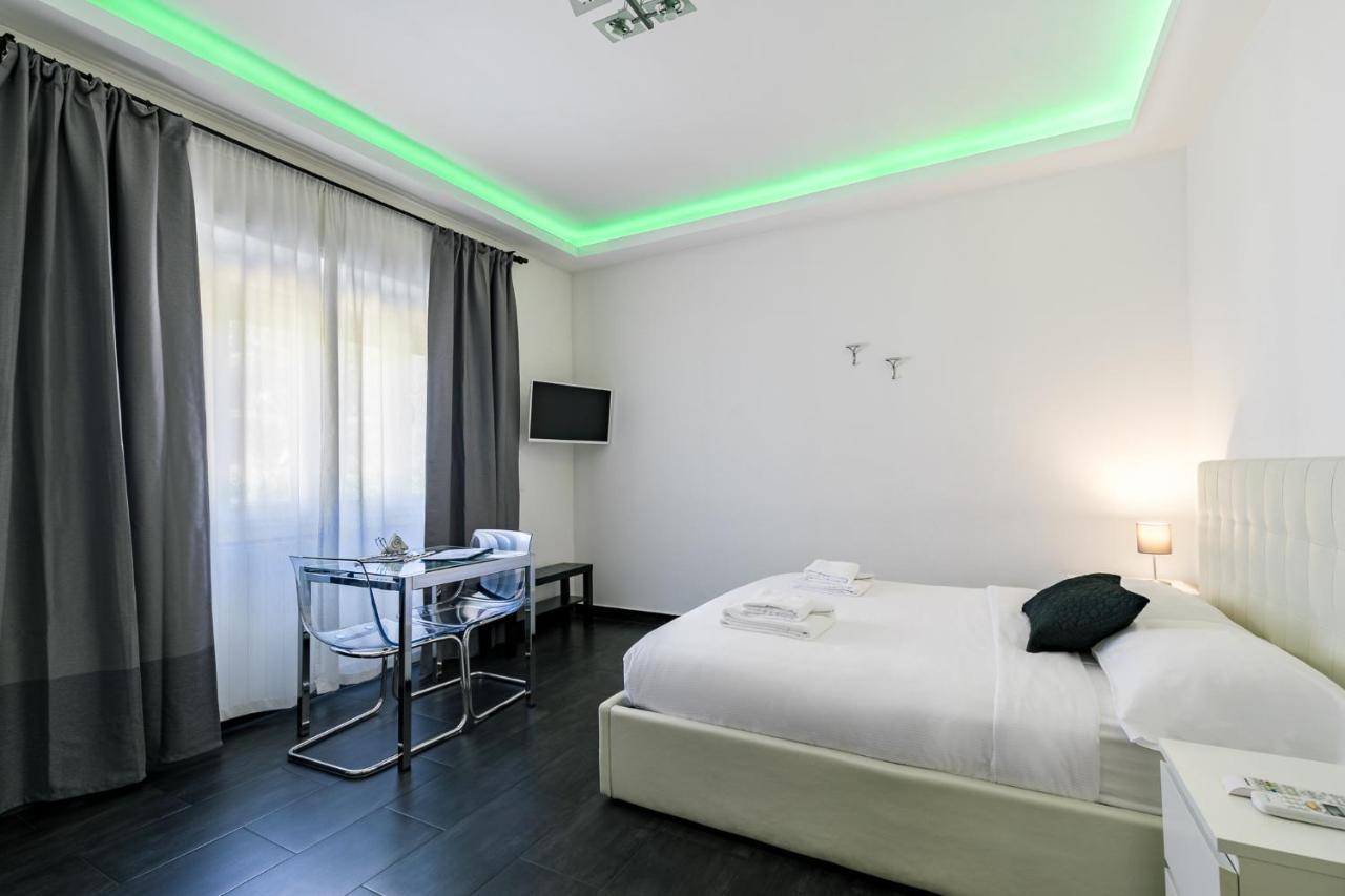 21 Apartment *