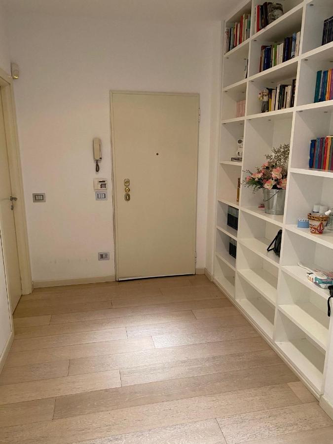 Apartment Lovely In The New Porta Nuova Area Milan