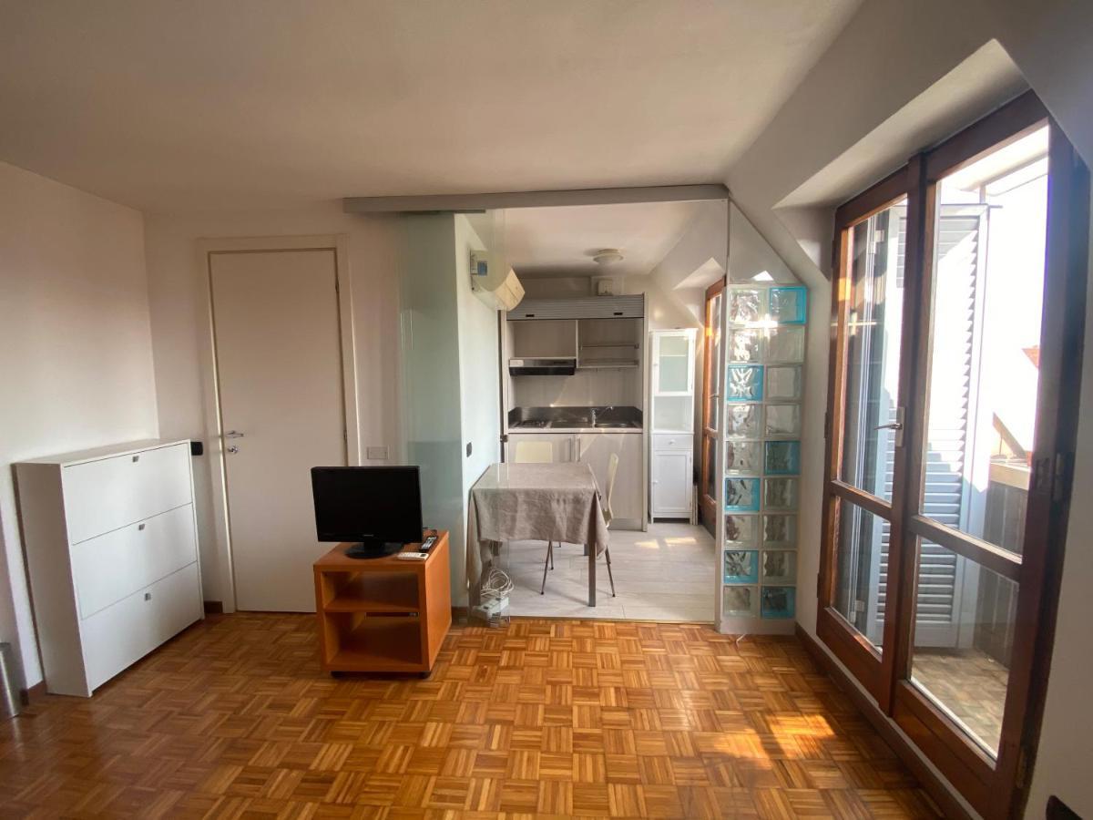 Porta Venezia, Monolocale Con Vista Sui Tetti * Milan