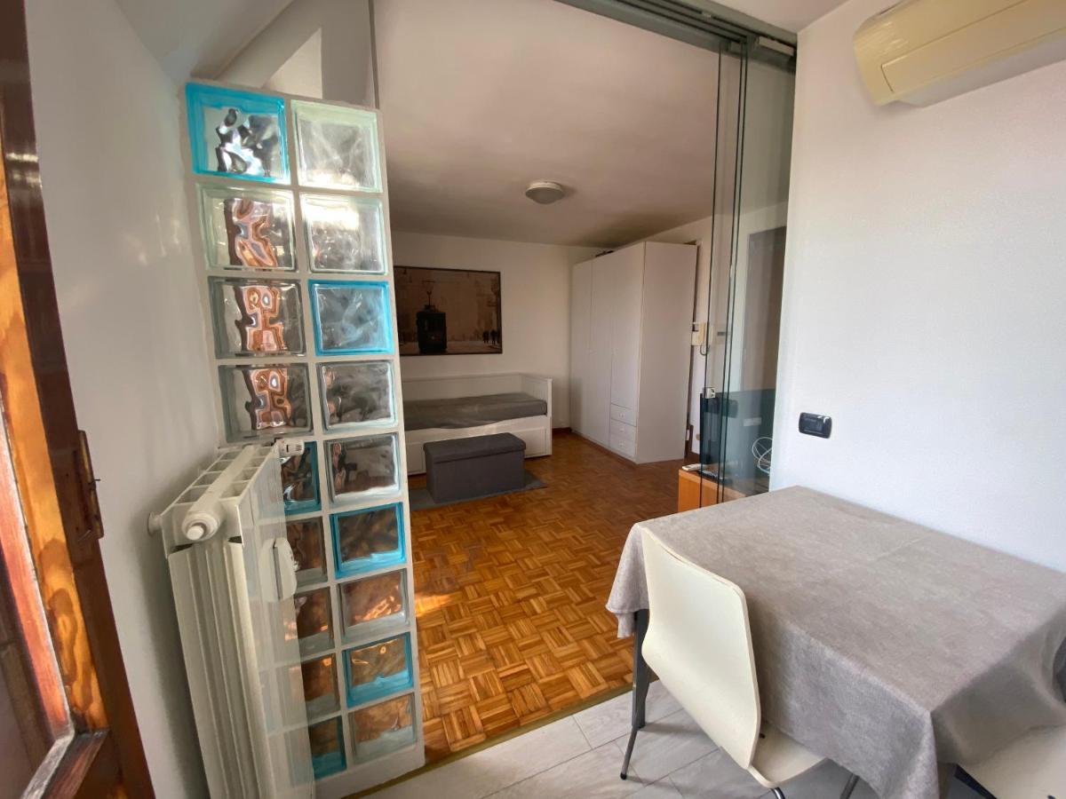 Porta Venezia, Monolocale Con Vista Sui Tetti Apartment Milan