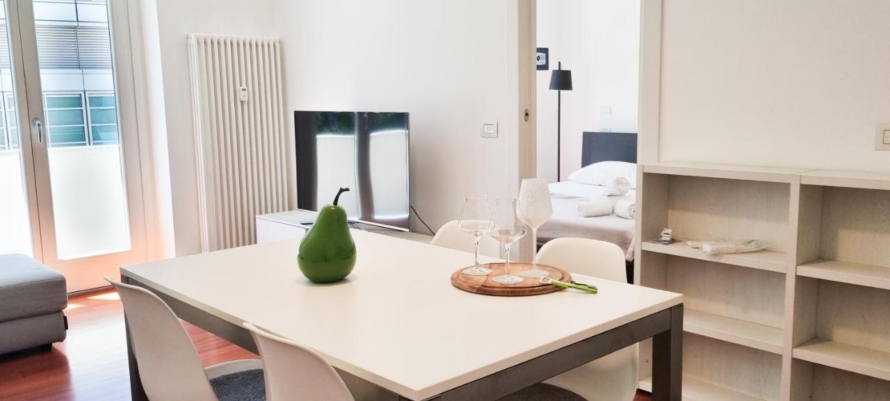 Joivy Superb Flat, 2 Balconies & Skyscrapers View Apartment Milan