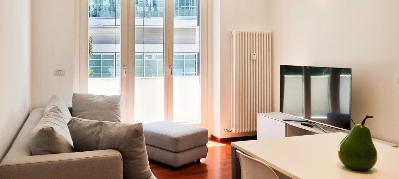 Joivy Superb Flat, 2 Balconies & Skyscrapers View Milan