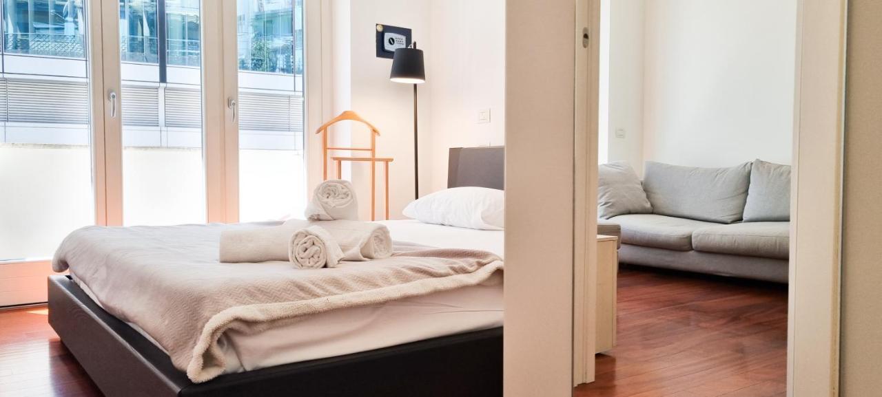 Joivy Superb Flat, 2 Balconies & Skyscrapers View Apartment Milan