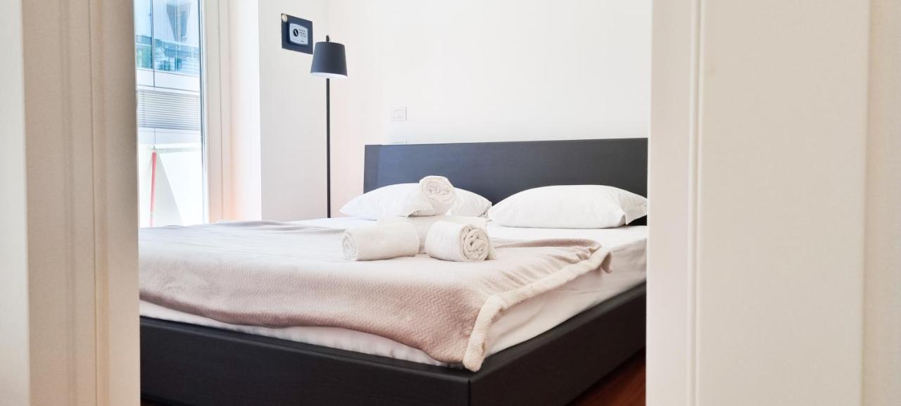 Joivy Superb Flat, 2 Balconies & Skyscrapers View Apartment Milan