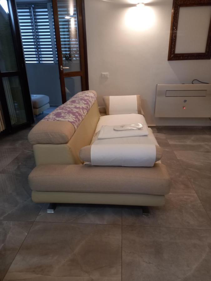 Home Suite Home - Super Attic Suite -With Free Parking - Zone Iulm & Naba & Navigli - Metro Subway Romolo Apartment *