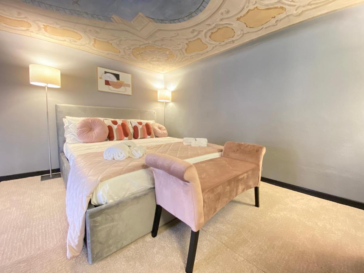 Castello Sforzesco Prestigioso Affrescato Apartment