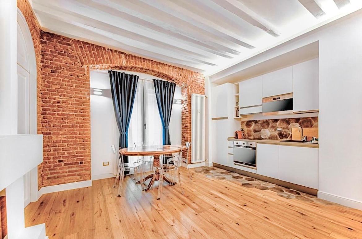 Apartment Luxury In Center Milan