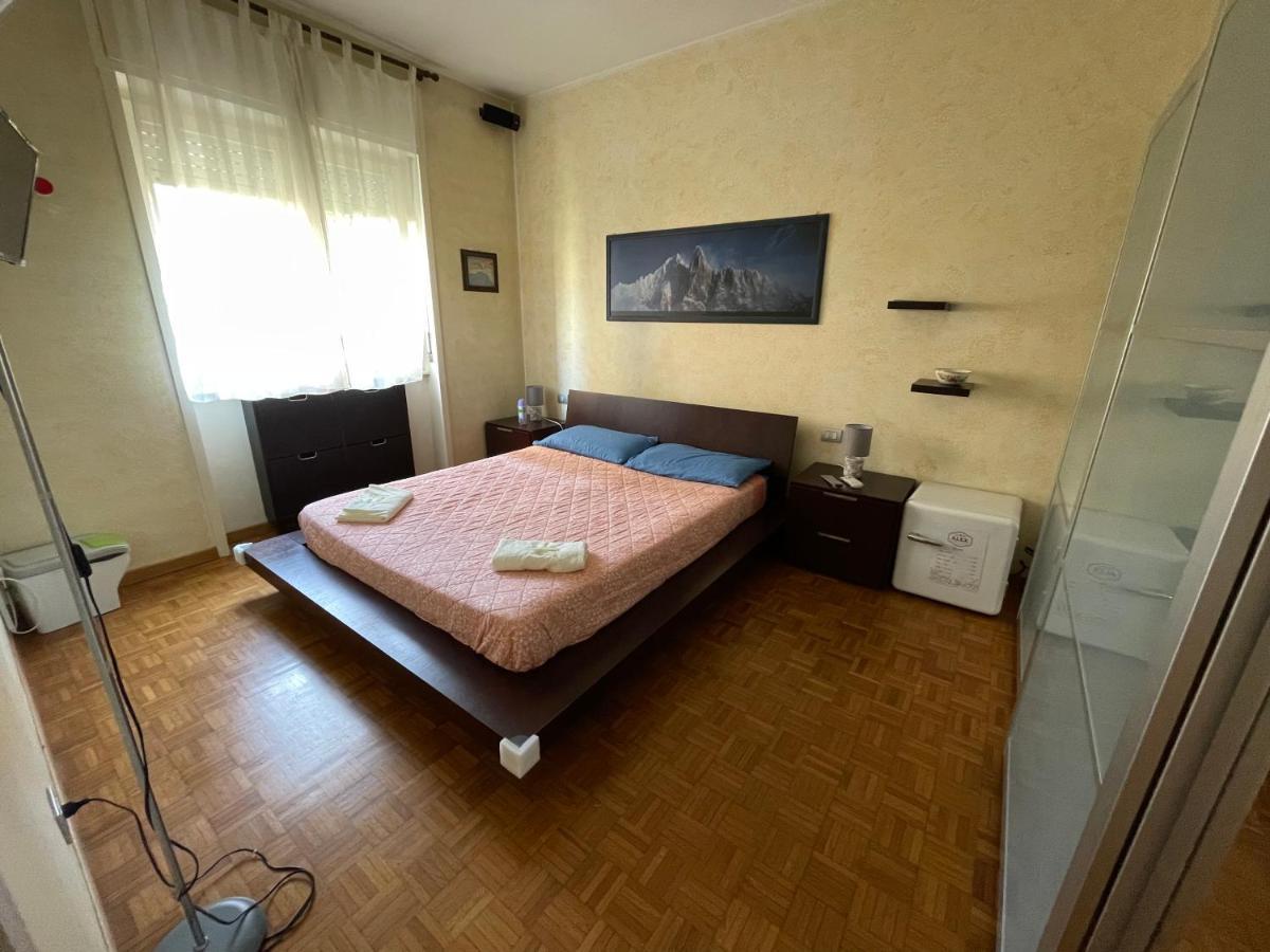 Impeccable 3 Bedroom House Up To 6 People 10 Minutes Away From Duomo * Milano
