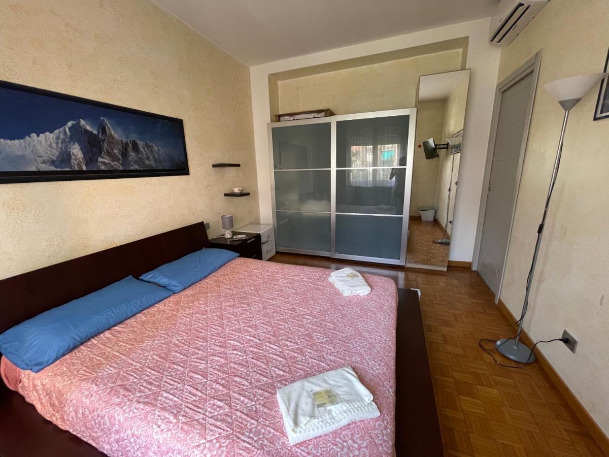 Impeccable 3 Bedroom House Up To 6 People 10 Minutes Away From Duomo Milano