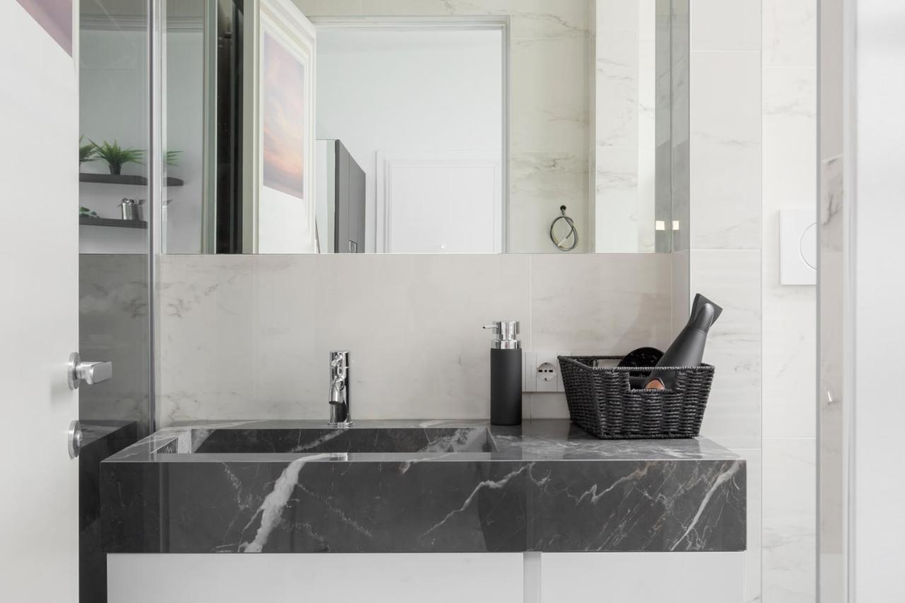 Apartment Nest For 2 In Fashion District Via S Cecilia