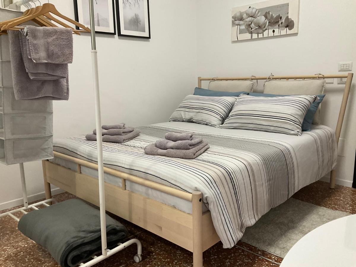 25 - Near Metro M3 * Milan