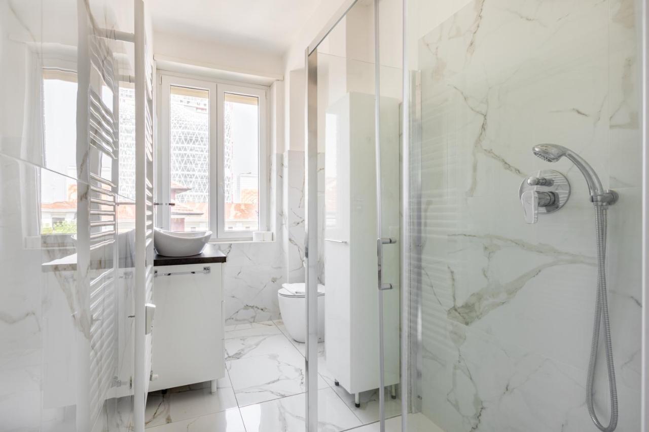 Garibaldi & Gae Aulenti Modern With Private Parking! Apartment *