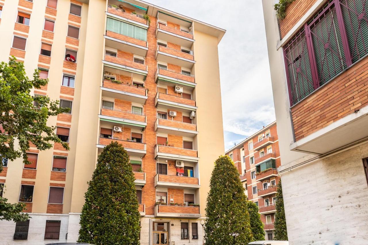 Rosselli 13 * Milano