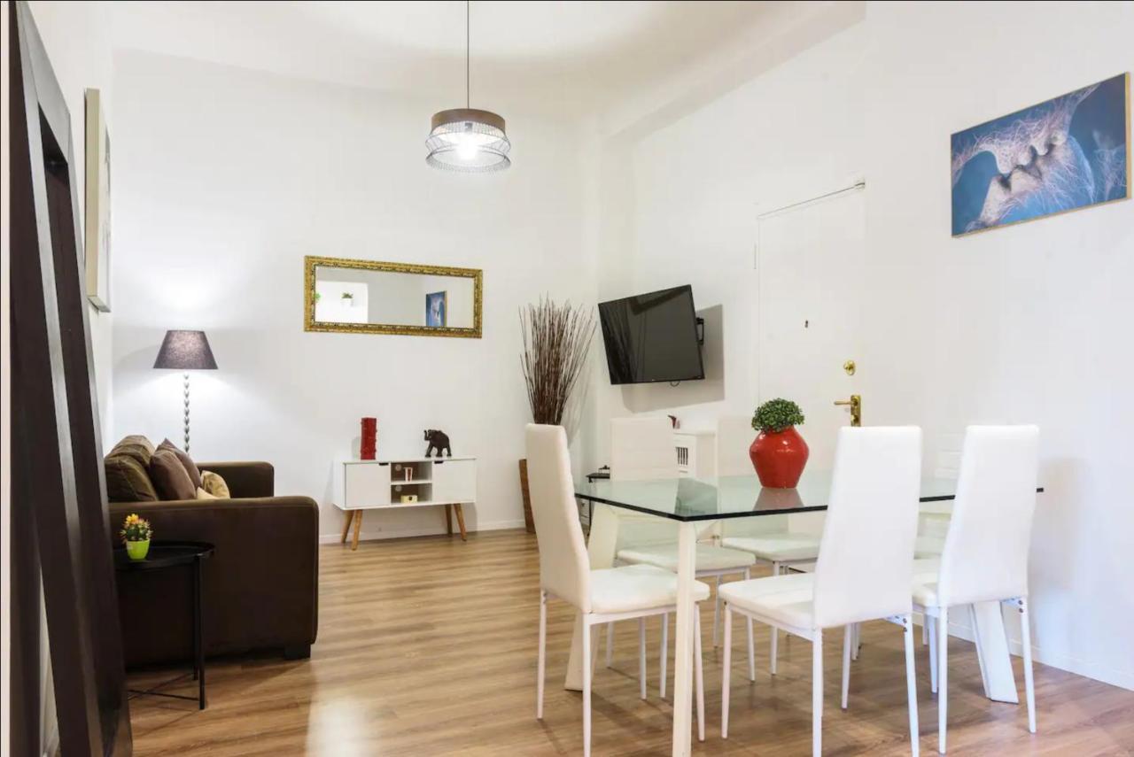 Luxury 4 Bedrooms Close To Duomo Apartment Milan