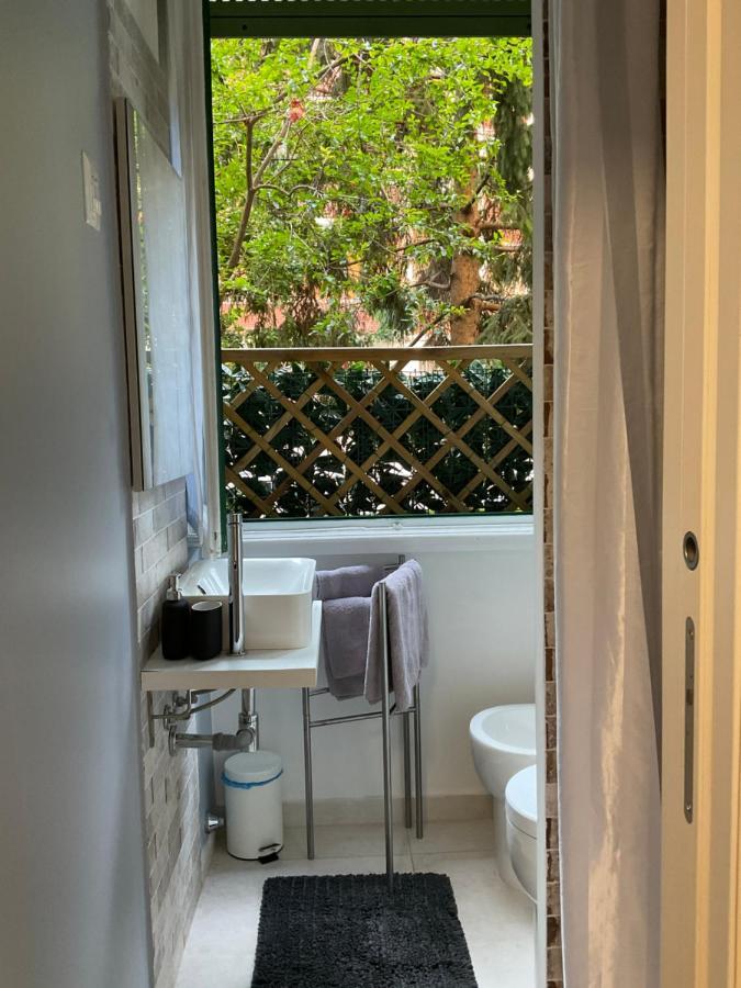 25 - Near Metro M3 Milan