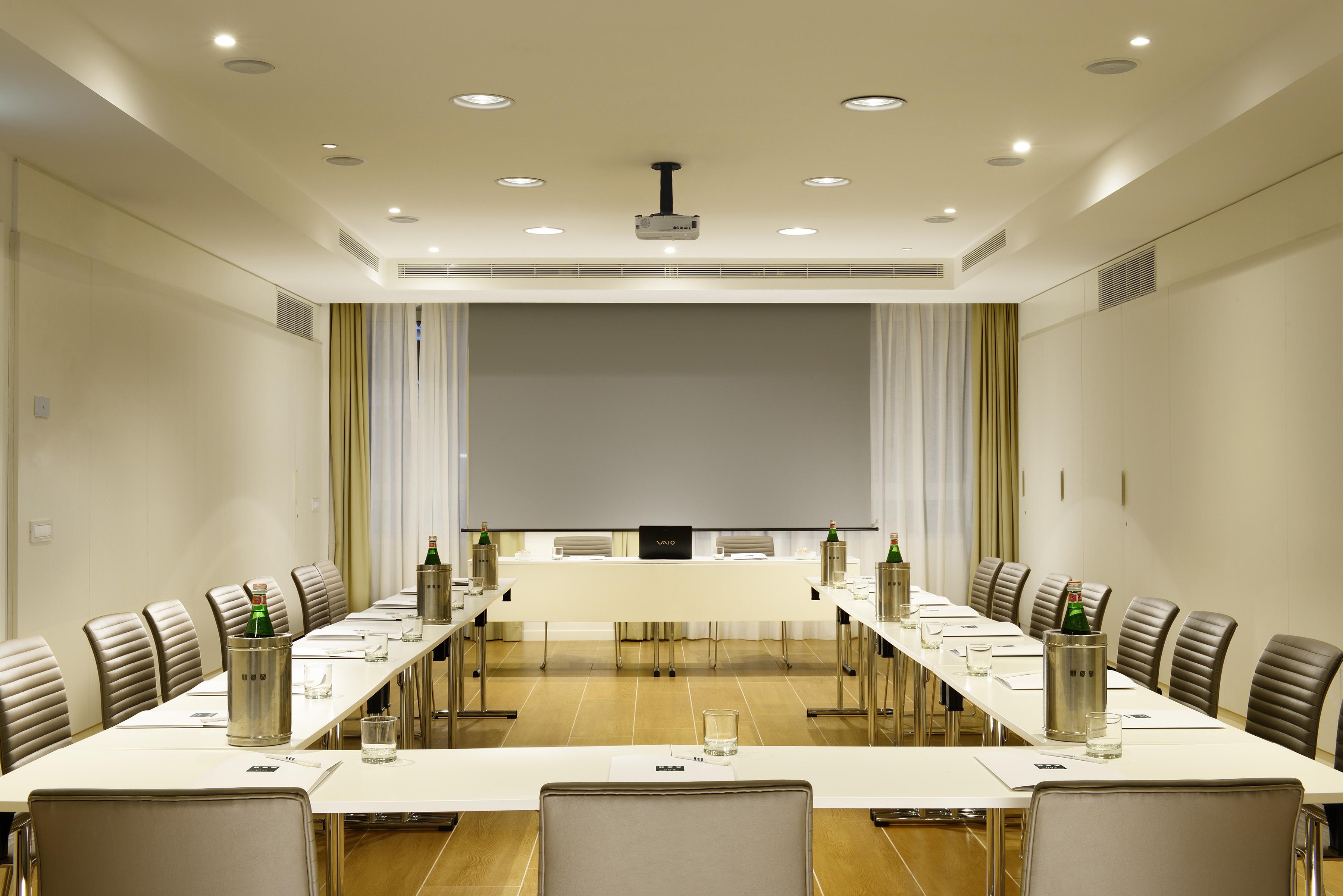 Century Hotel 4*