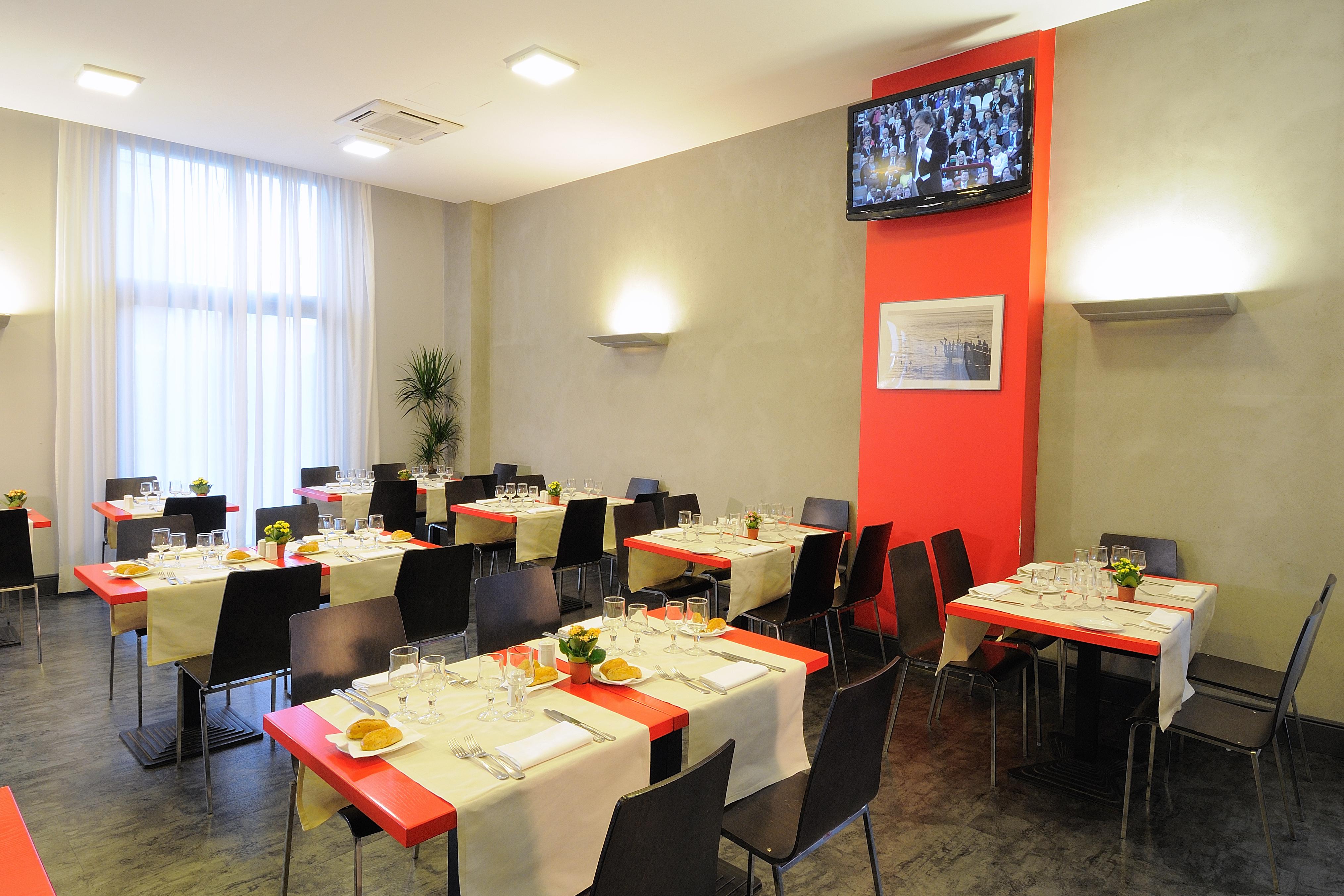 Ih Lorenteggio Hotel