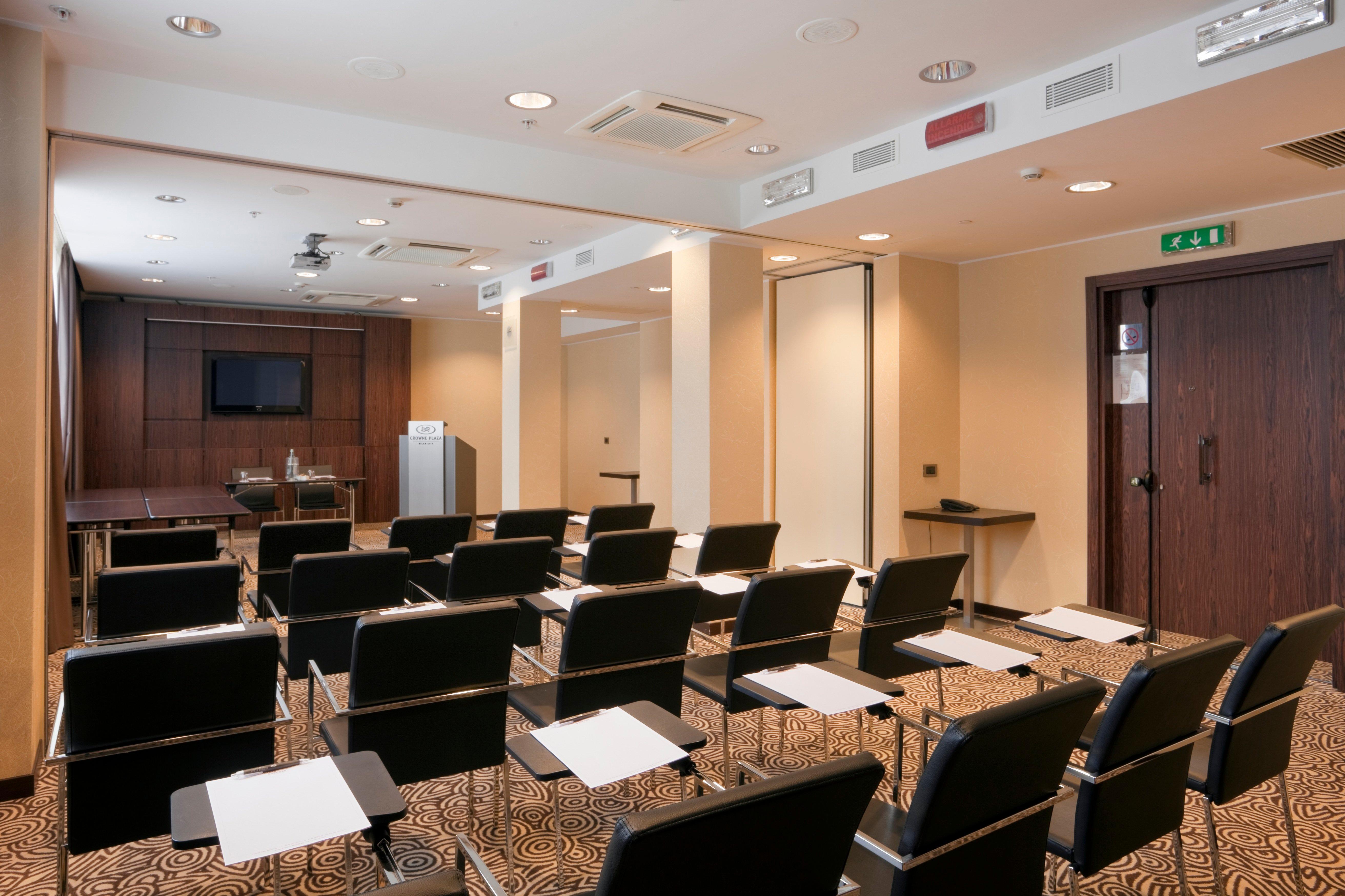 Crowne Plaza By Ihg Hotel 4*
