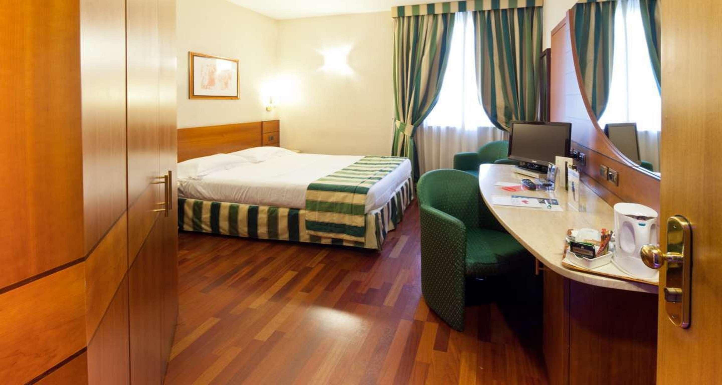 Mirage Sure Collection By Western Hotel 4*
