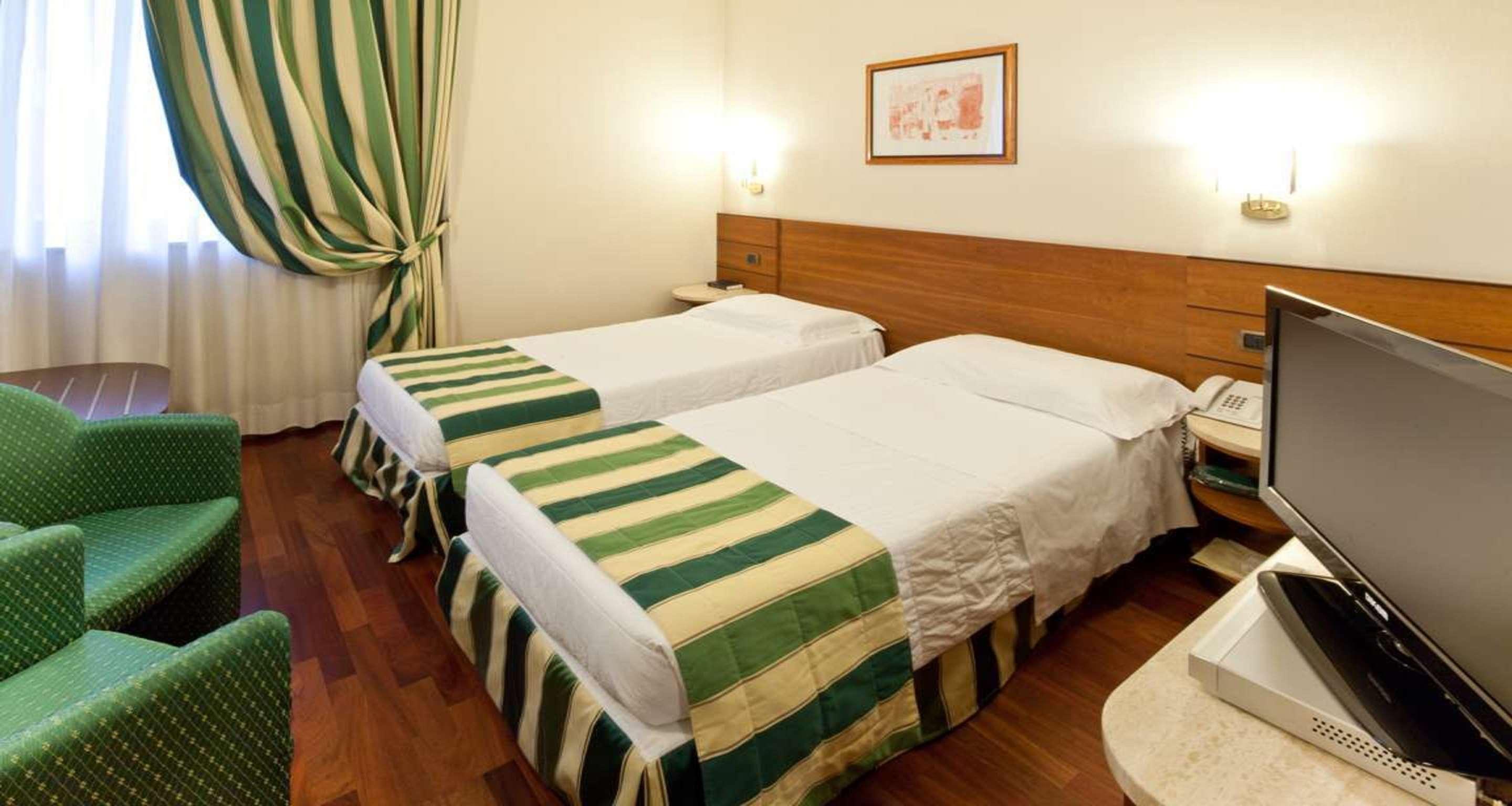 Hotel Mirage Sure Collection By Western