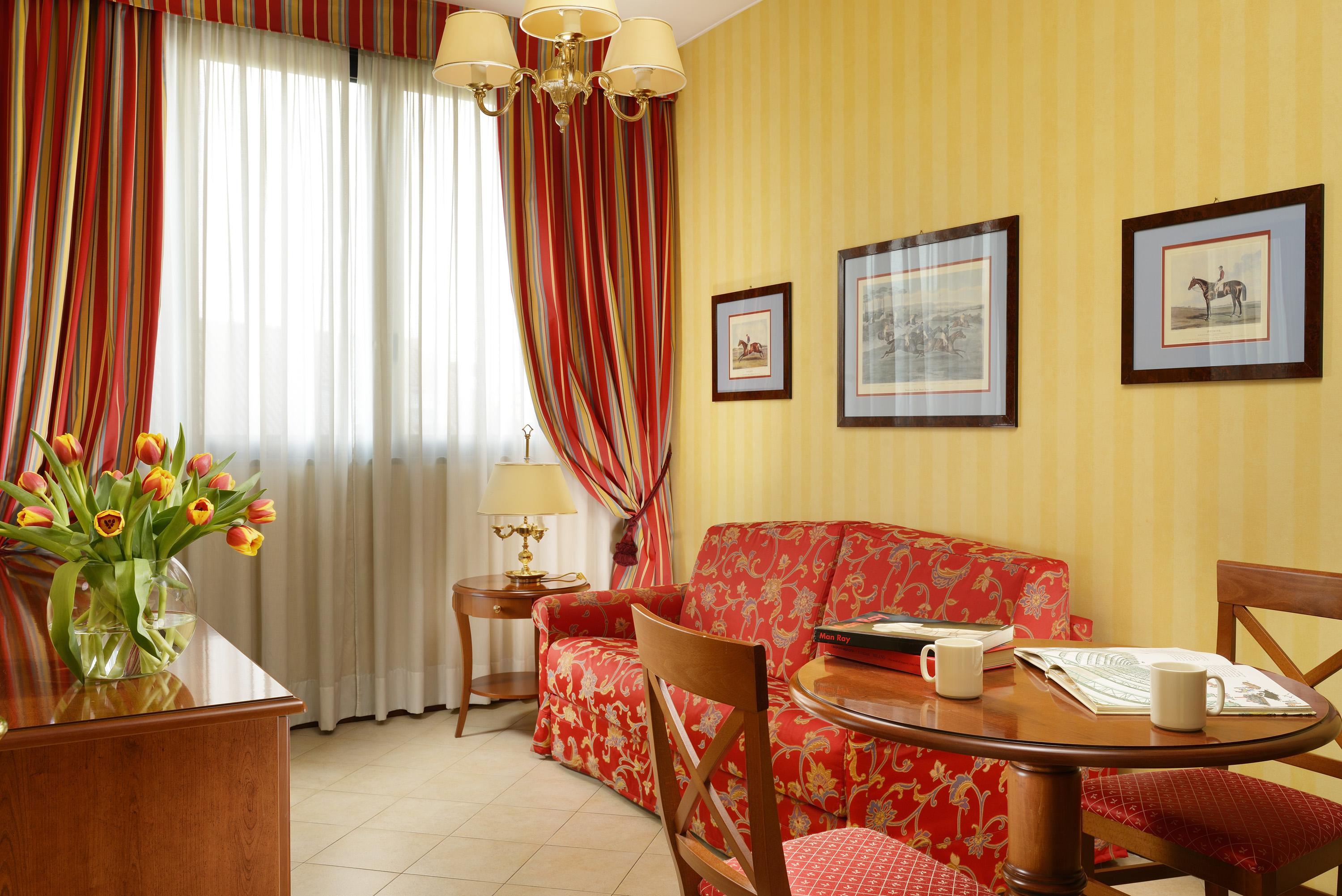 Unaway & Linea Uno Hotel 4*