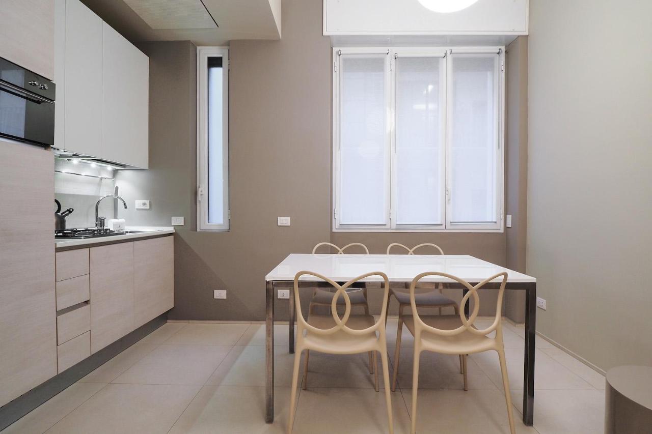 Contempora - Cavallotti 13 - B32 * Milão