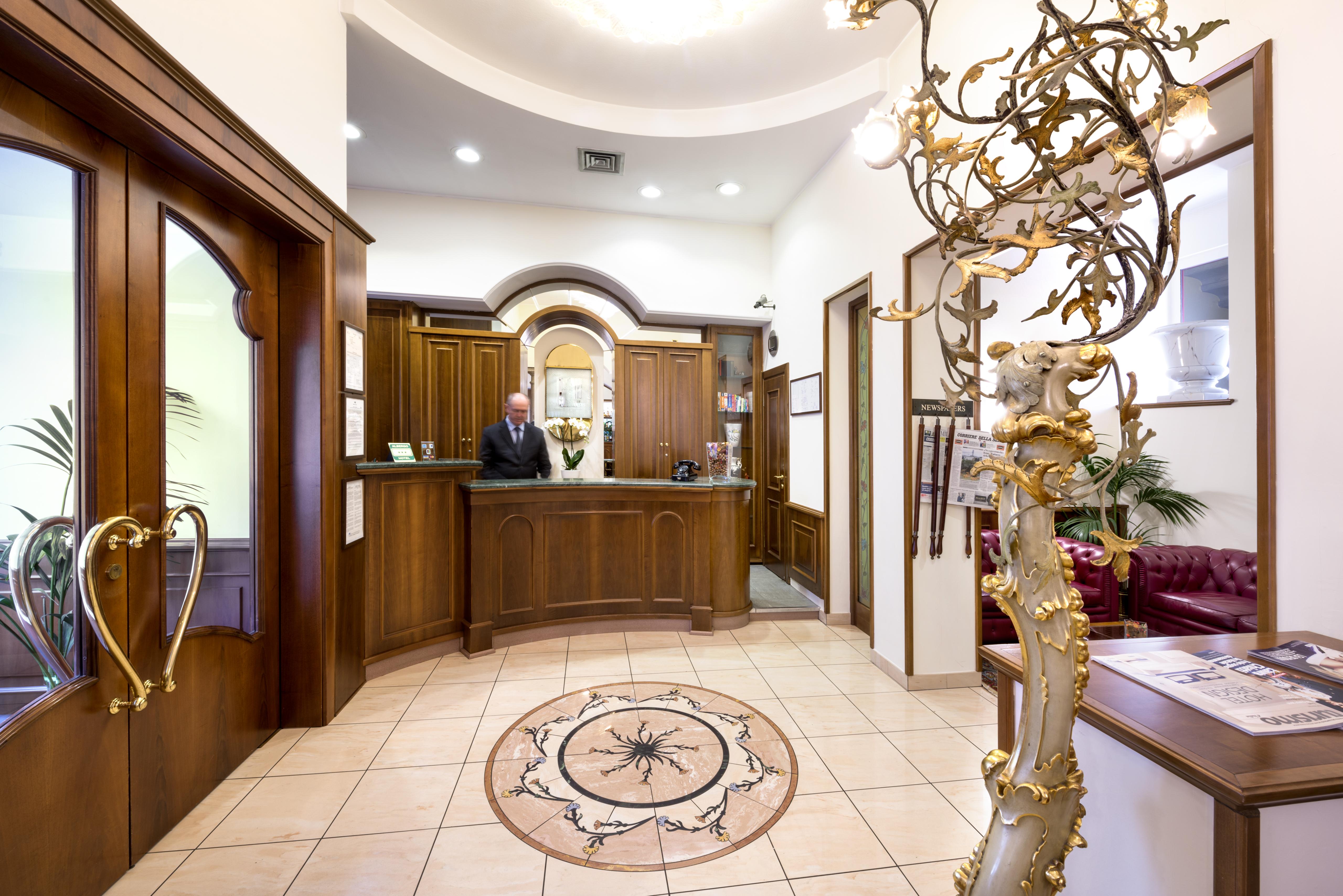 Lancaster Hotel 3*