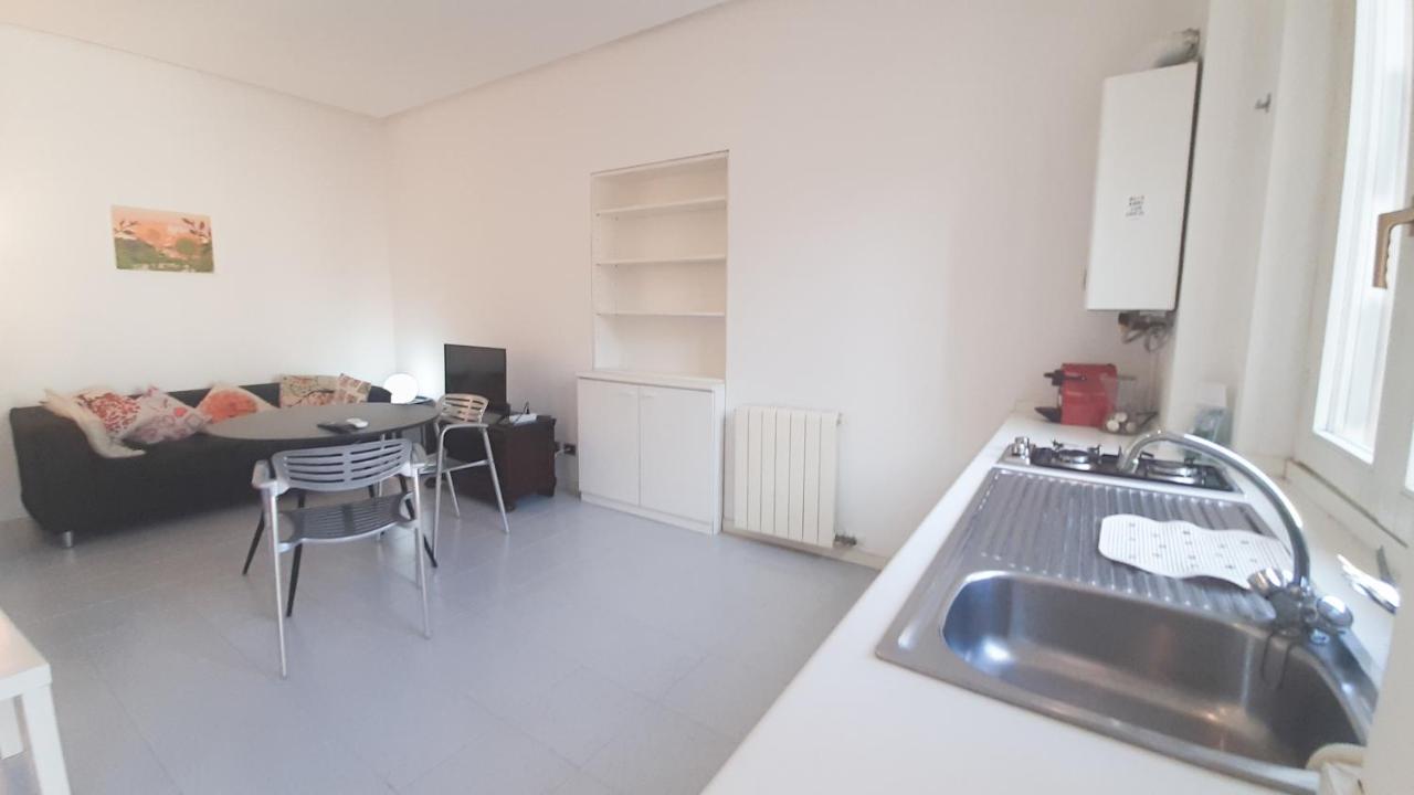Apartment Joivy Light Isola Milan