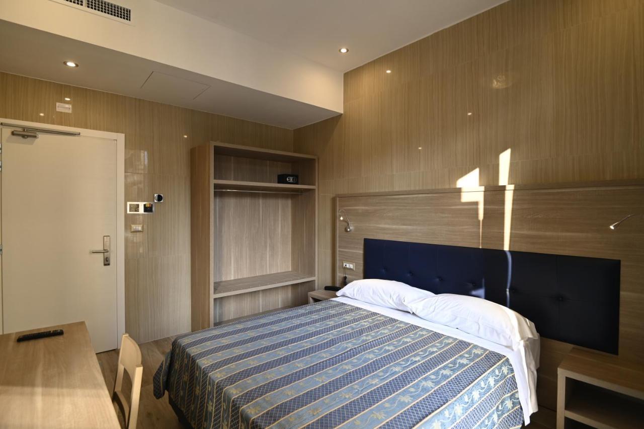 Hotel Midway 3*