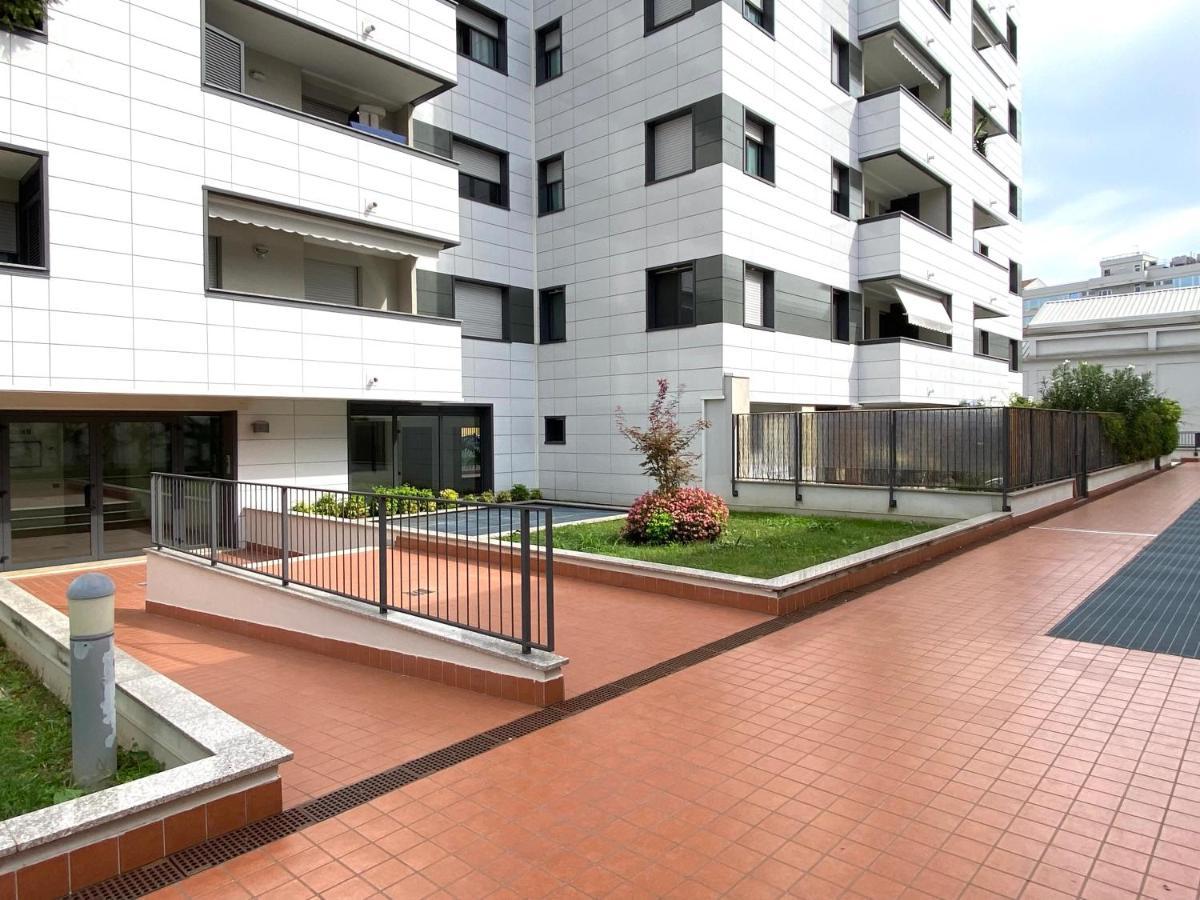 Sulla Metro 3 Gialla Maciachini Apartment Milan