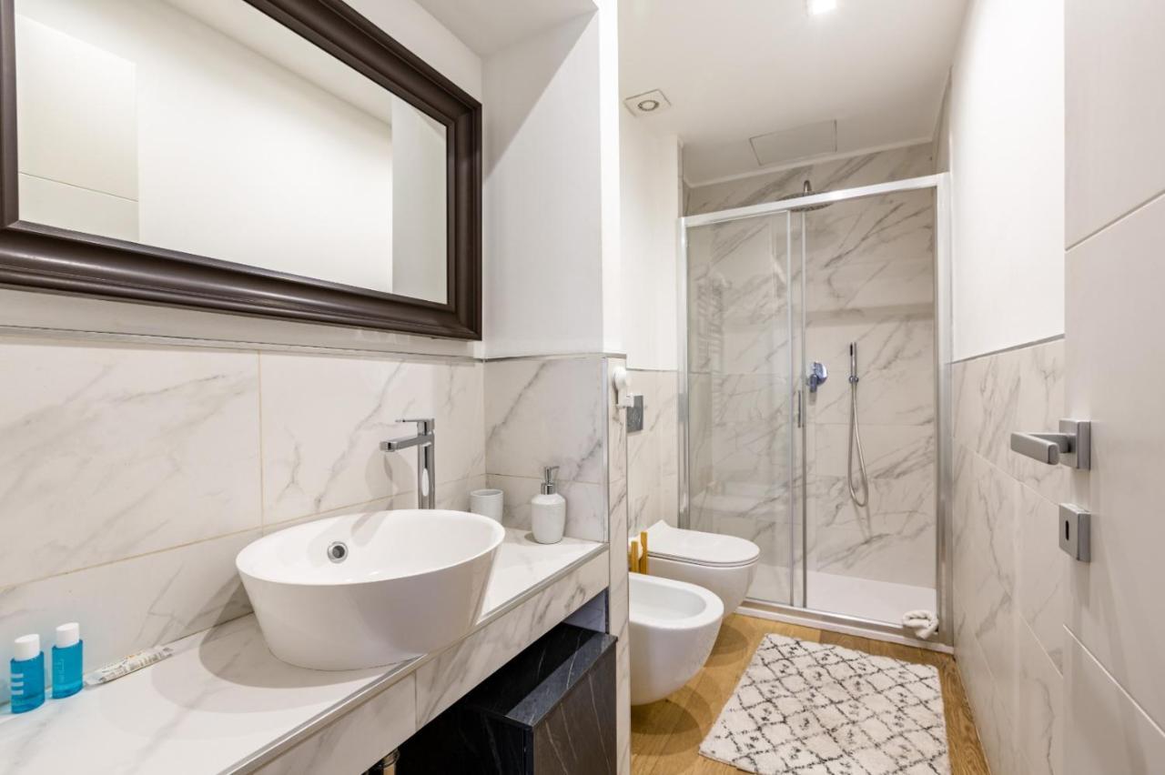 Modern Apt 300mt From Central Station! Apartment *