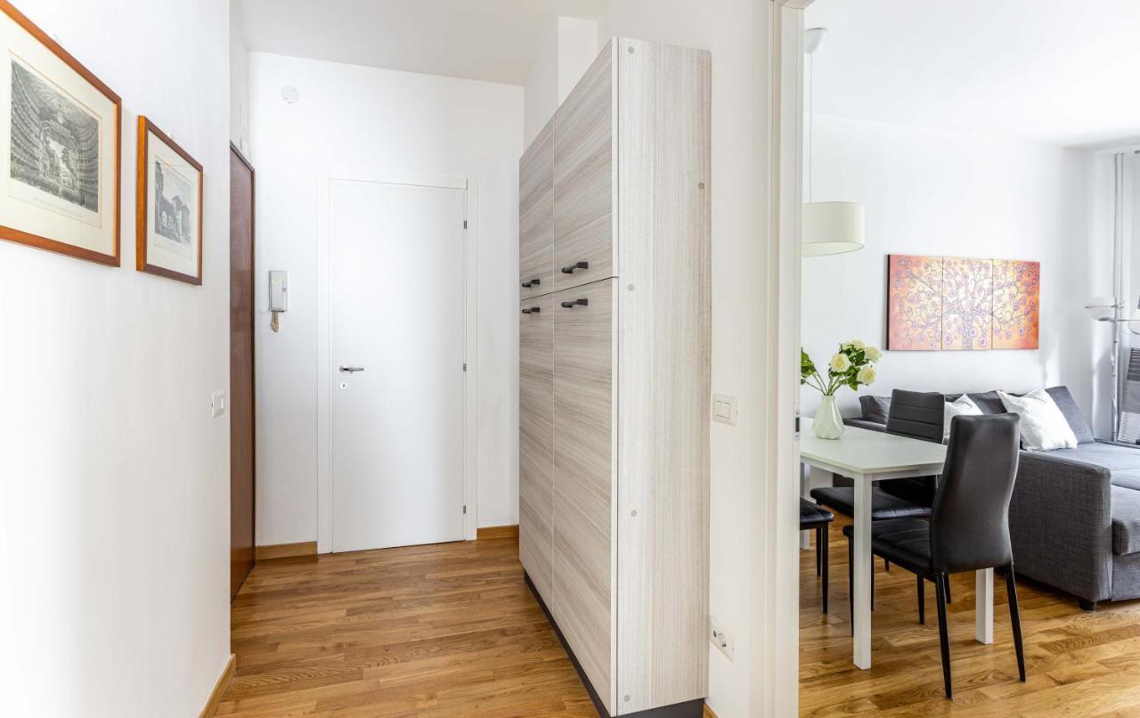 Apartment Joivy Adorable Flat With Balcony Milan