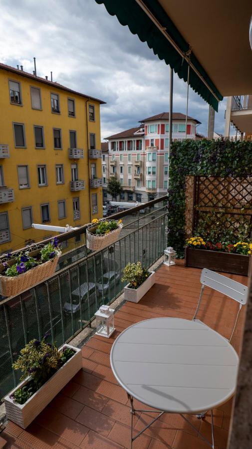 Apartment Beautiful Floral On Navigli