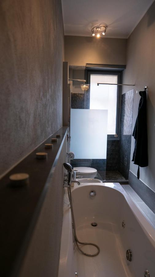 Beautiful Floral On Navigli Apartment