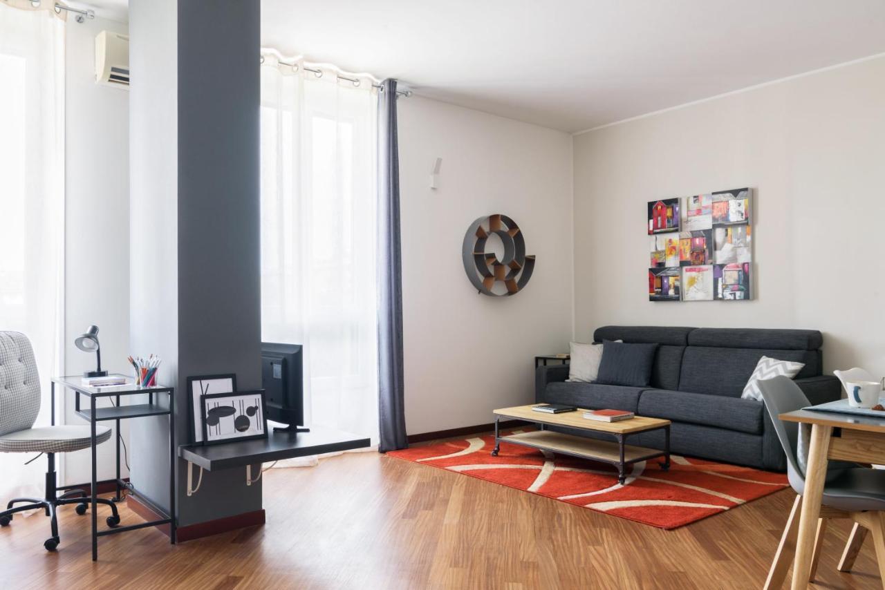 Joivy Superb Flat With Office Apartment