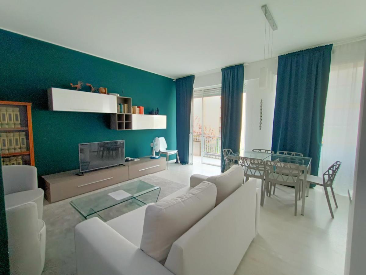 Apartment Joivy Elegant Flat For 6 With 2 Balconies Milan