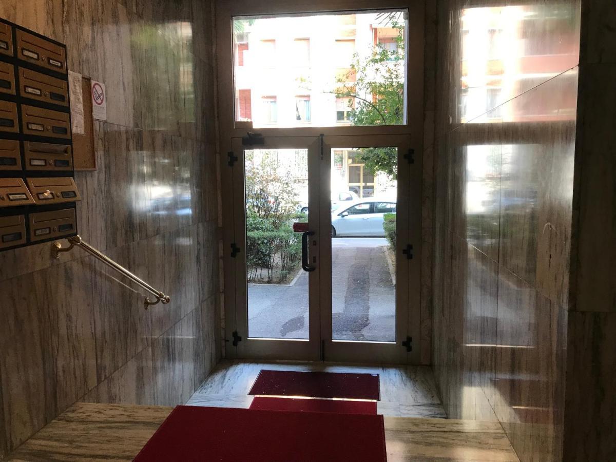 25 - Near Metro M3 Apartment *