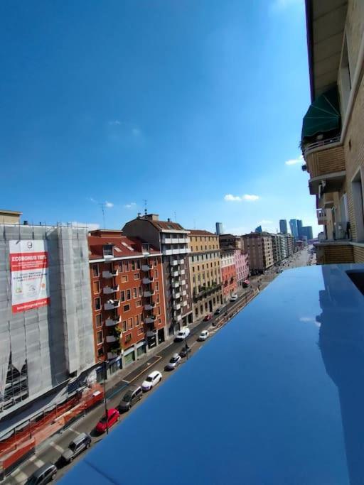 New & Bright Balcony Flat By Station Milan