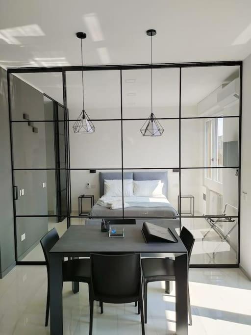 New & Bright Balcony Flat By Station Apartment Milan