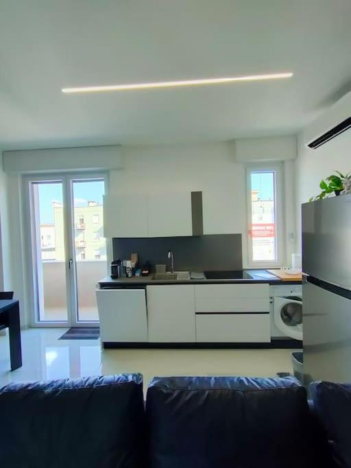 Apartment New & Bright Balcony Flat By Station Milan