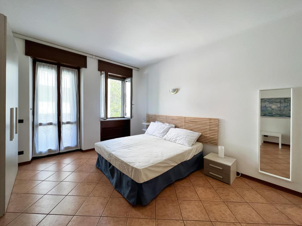 Amply Lit Harmony Via Brocchi Milan