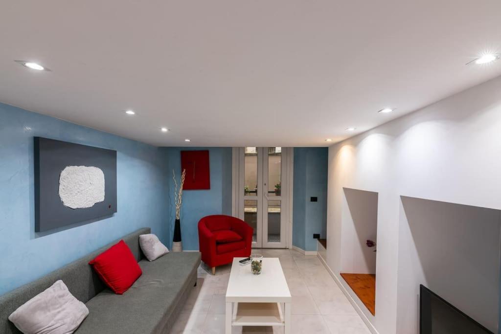 Seneca Apartment *