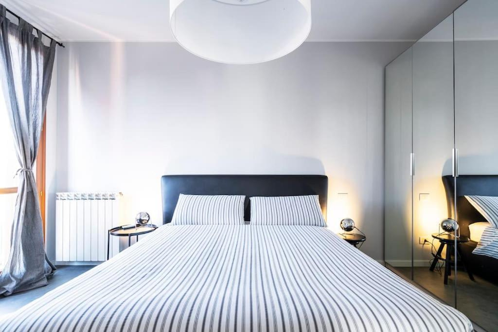 Apartment Black & White Flat In Naviglio/ Porta Genova *
