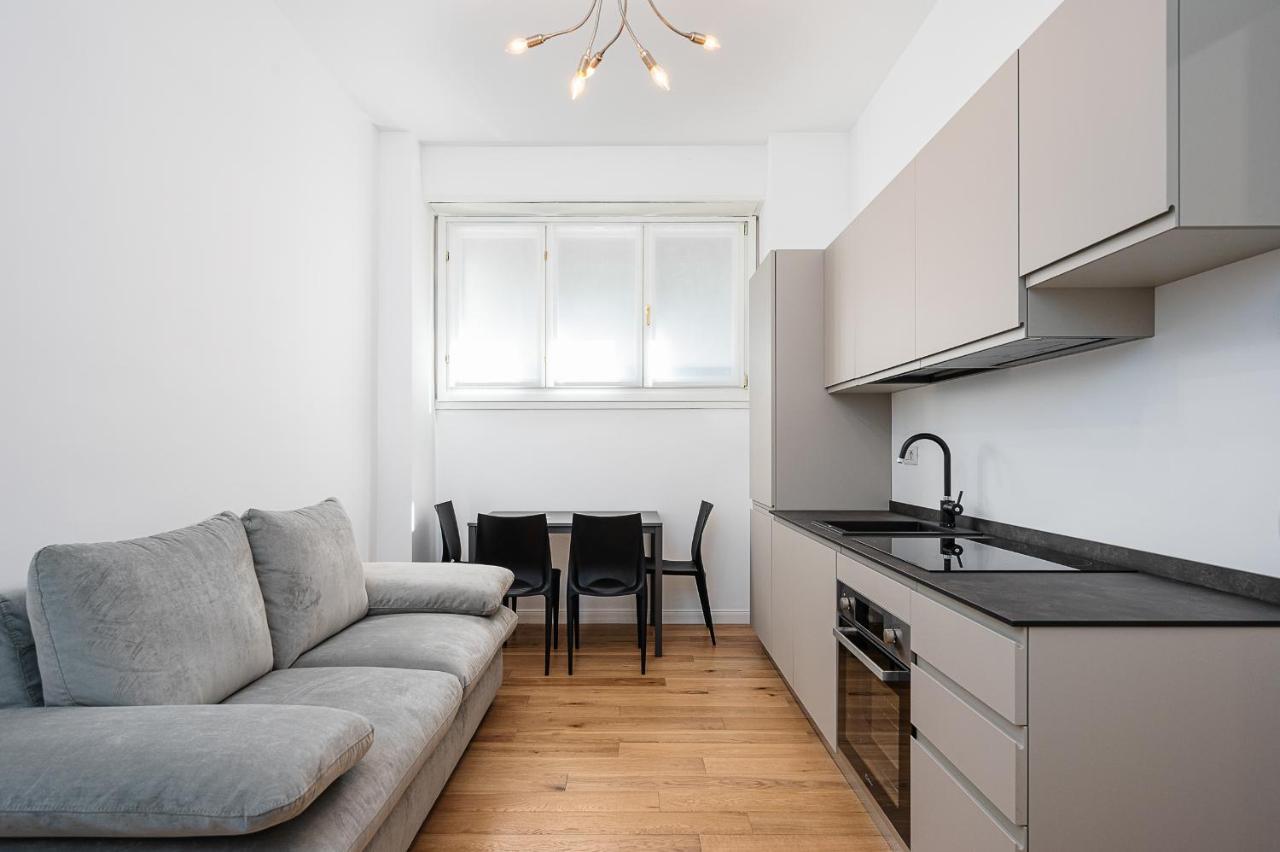 Italianway - Ippolito Nievo 28 * Milan