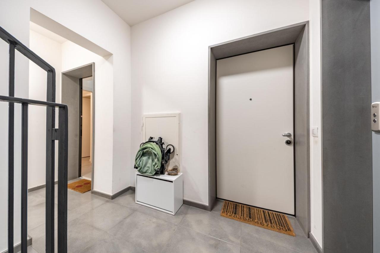Renovated With Garden & Veranda! Apartment Milan