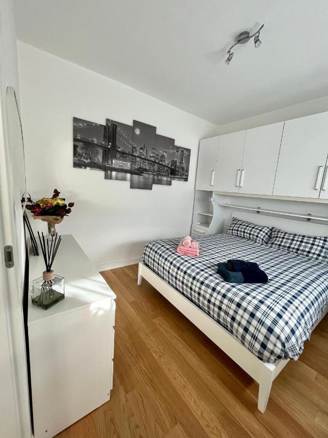 The Small White House In Apartment Milan