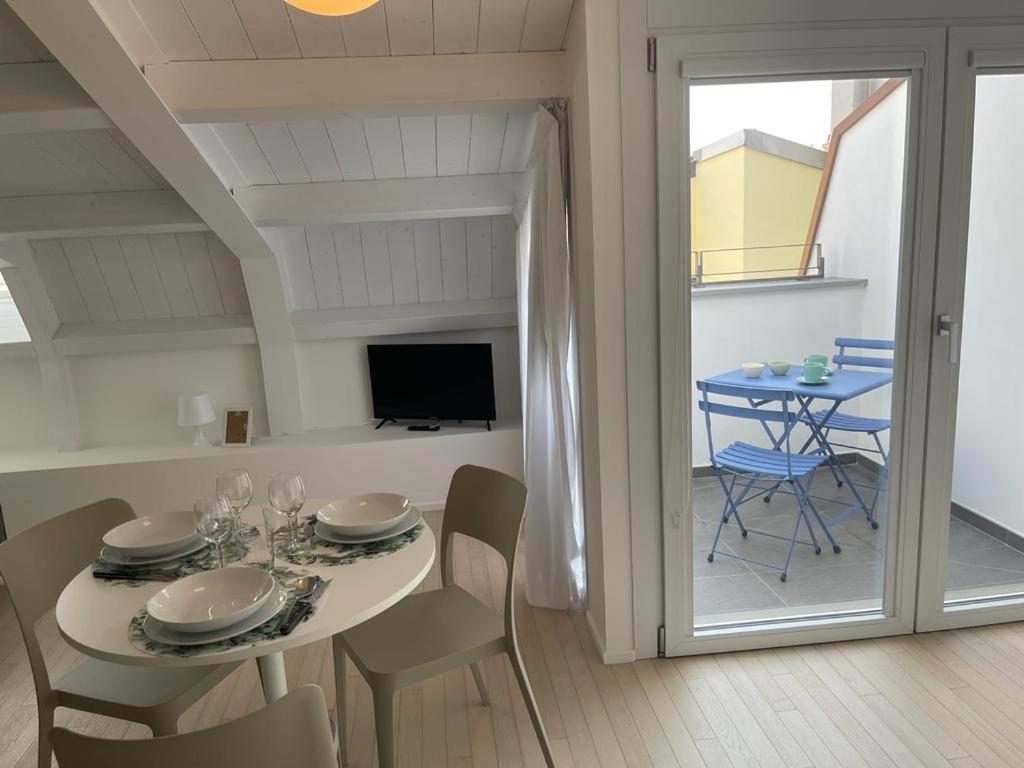 Imhome - Abruzzi Apartment Milan