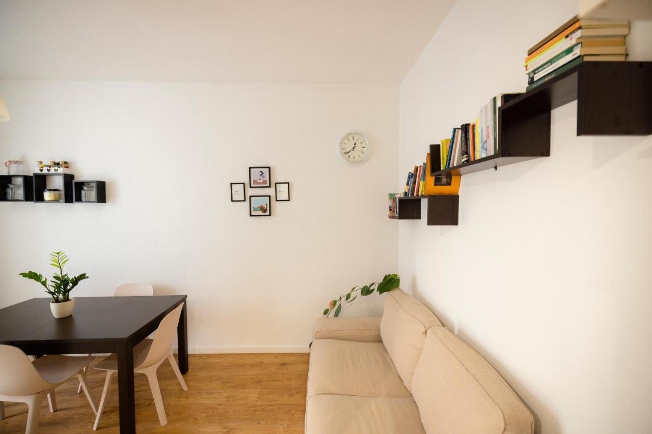 Apartment Ampio Bilocale In Zona Navigli/romolo